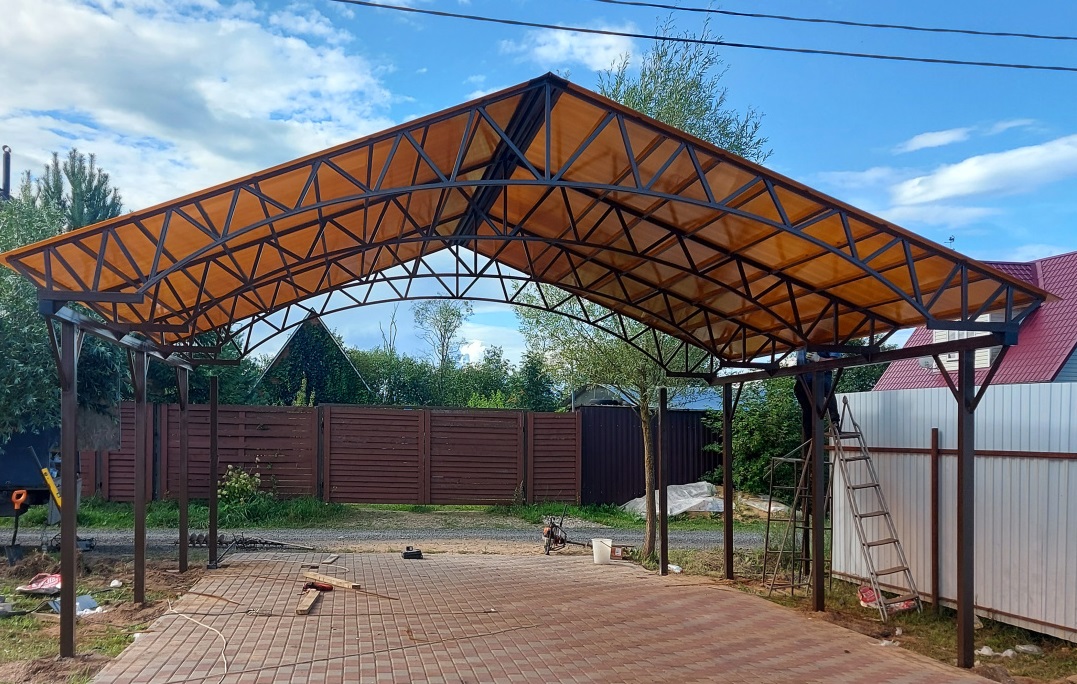 Двухскатный навес для автомобиля 6,5*5*2,5 м поликарбонат